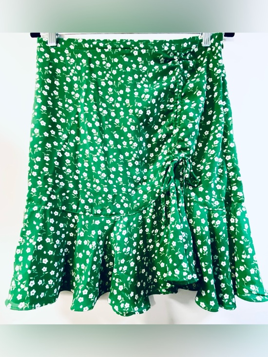 Max Studio Dresses & Skirts - MAX STUDIO-Size M-Women's Green Floral Print, Ruffle In Front, Side Zip Skirt